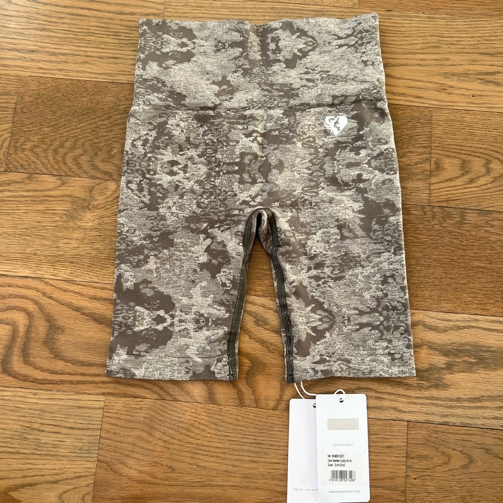 Womens Best seamless camo cycling shorts.